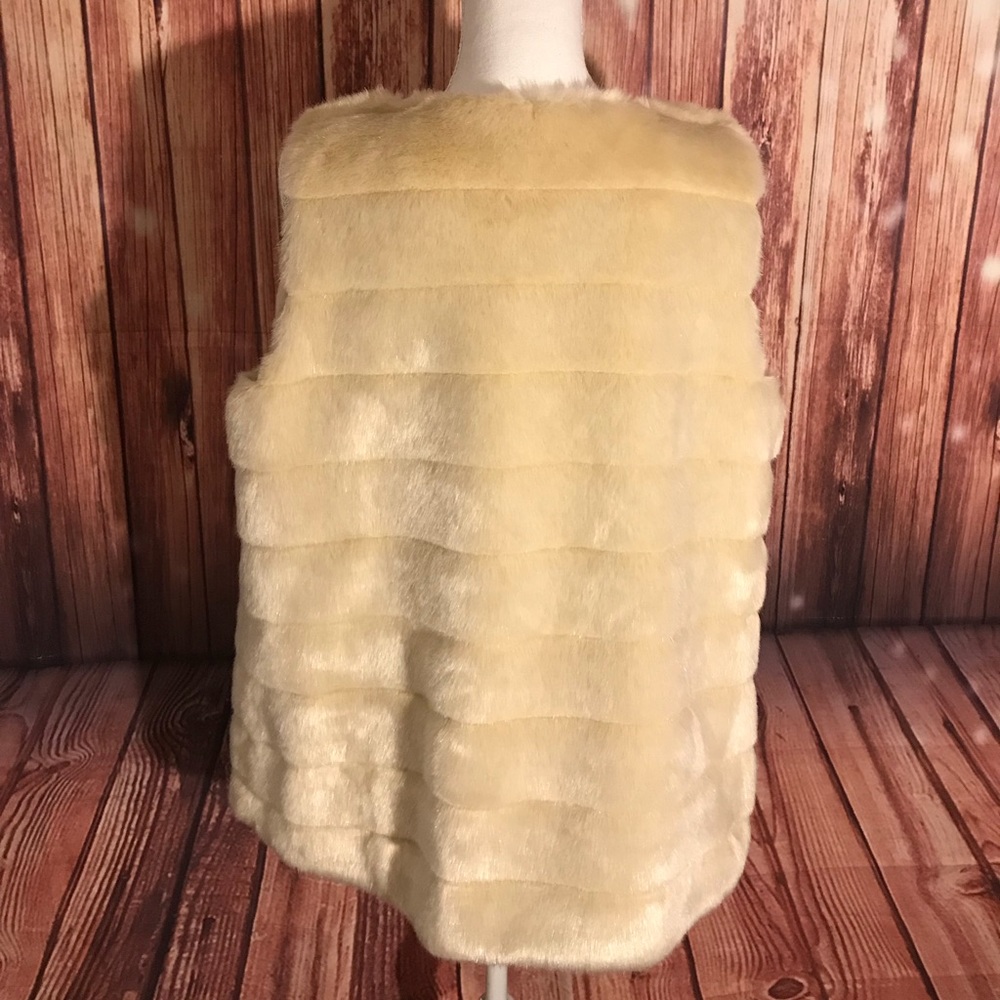 New York and Company faux fur beige vest medium - Picture 7 of 8